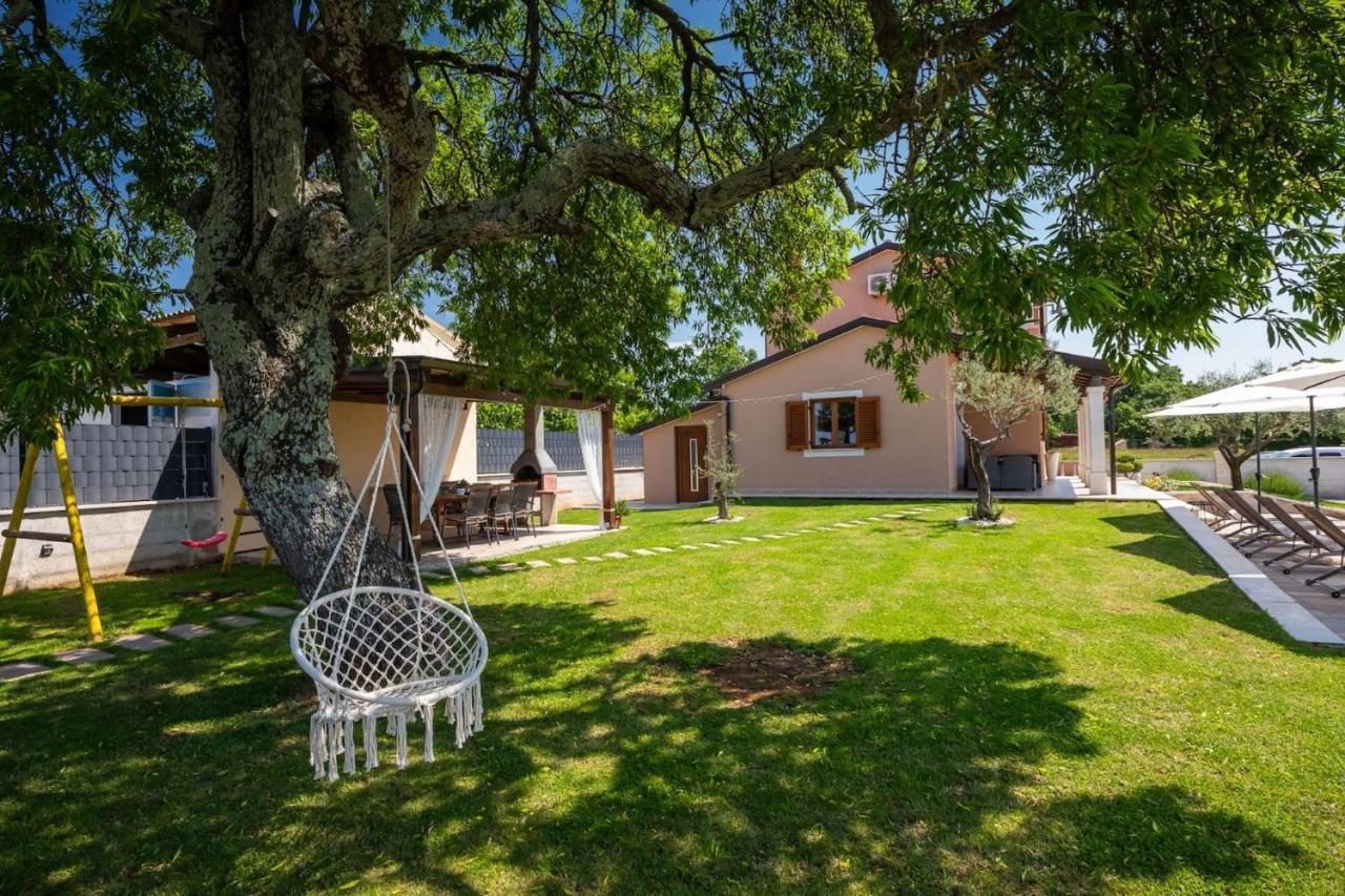 Activity Villa Gita With Pool And Grill In Tinjan Dış mekan fotoğraf