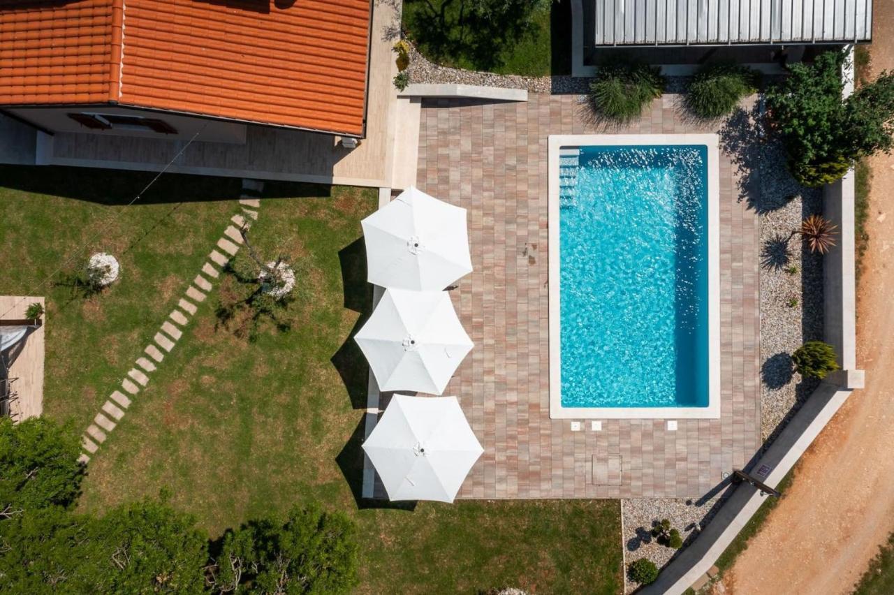 Activity Villa Gita With Pool And Grill In Tinjan Dış mekan fotoğraf