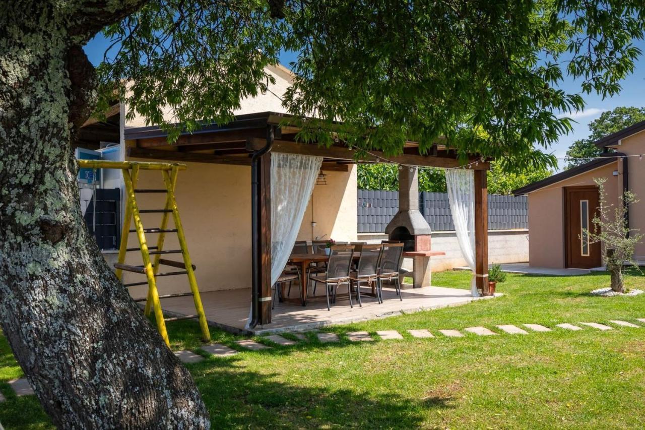 Activity Villa Gita With Pool And Grill In Tinjan Dış mekan fotoğraf