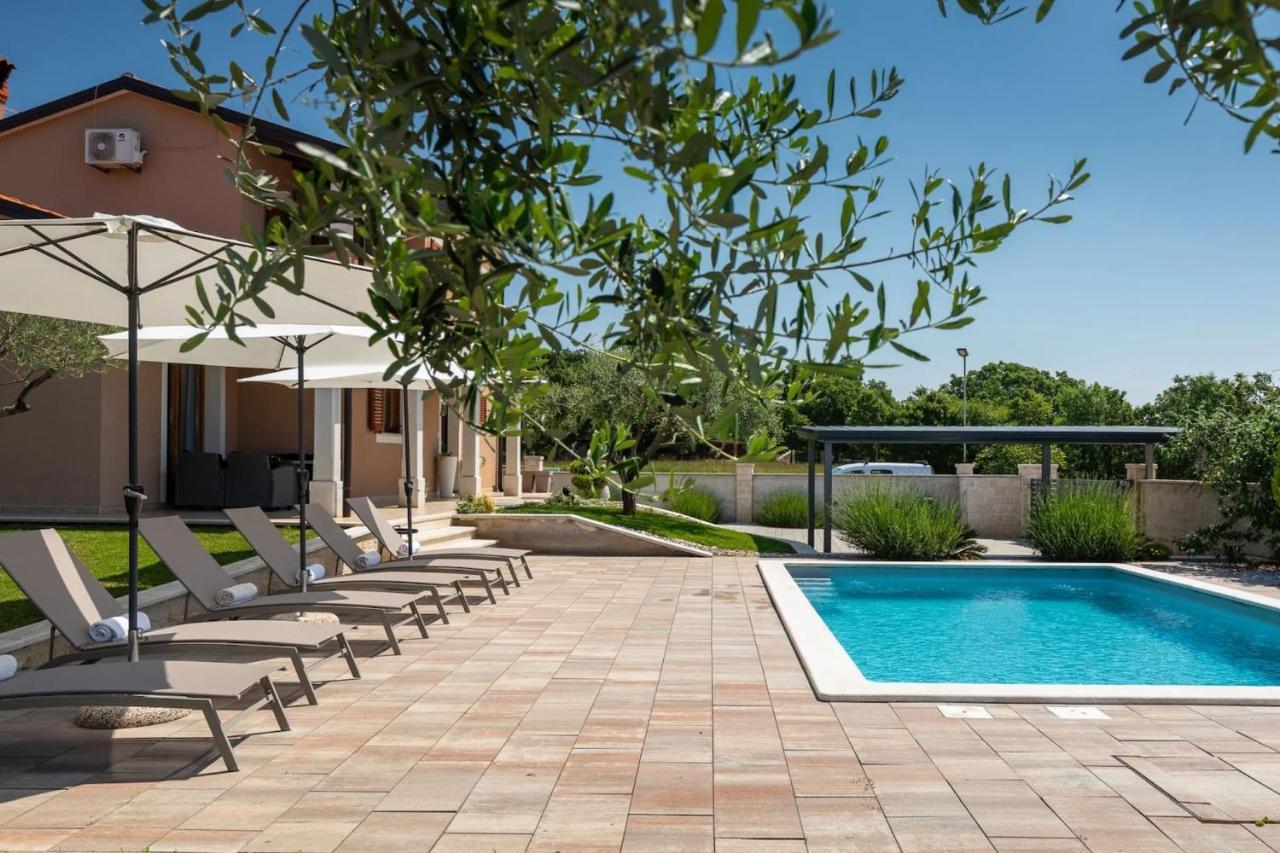 Activity Villa Gita With Pool And Grill In Tinjan Dış mekan fotoğraf
