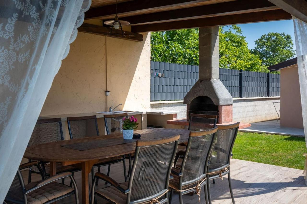 Activity Villa Gita With Pool And Grill In Tinjan Dış mekan fotoğraf